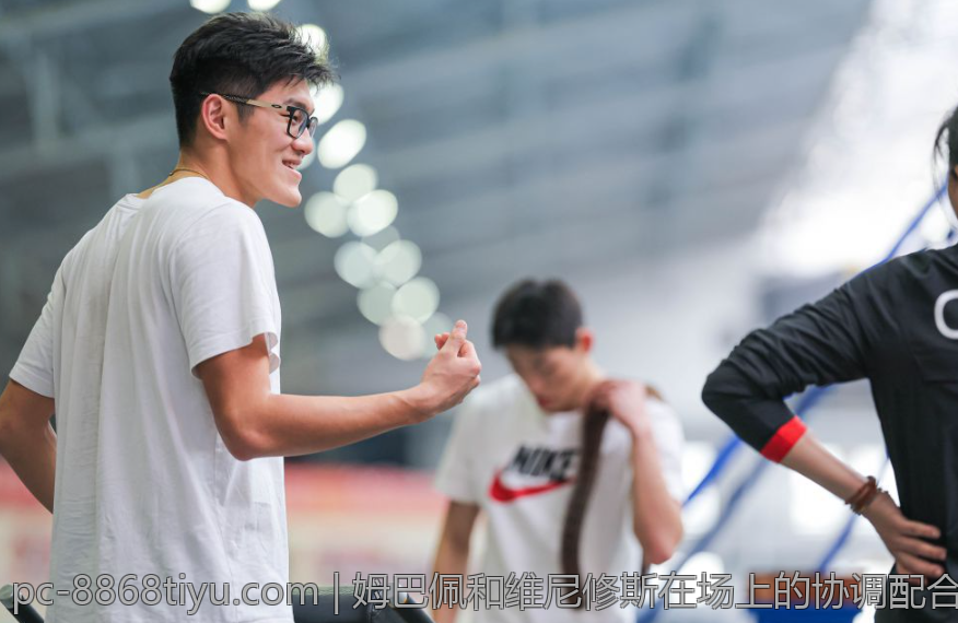 姆巴佩和维尼修斯在场上的协调配合彰显默契无间