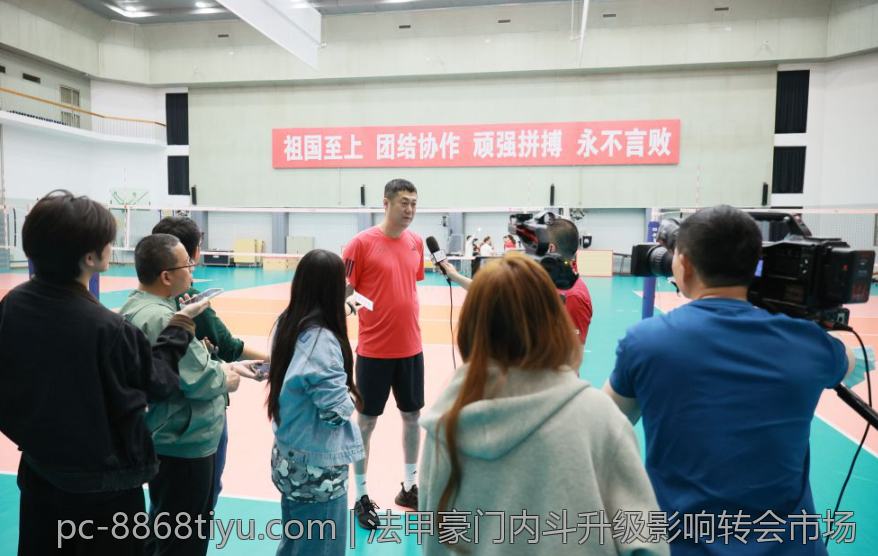 法甲豪门内斗升级影响转会市场